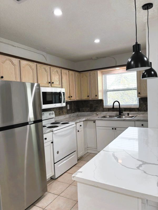 Photo - 1117 NE 10th St