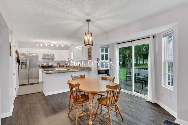 Photo - 1233 Twin Cir Dr