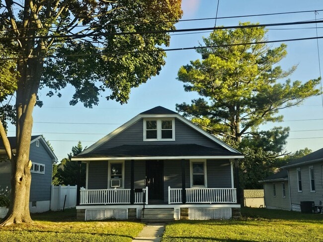Building Photo - 135 Pine St Rental