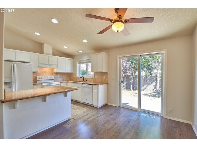 Photo - Lovely 3 Bed, 2 Bath Home in Dundee- Walking Distance to New Elementary School!