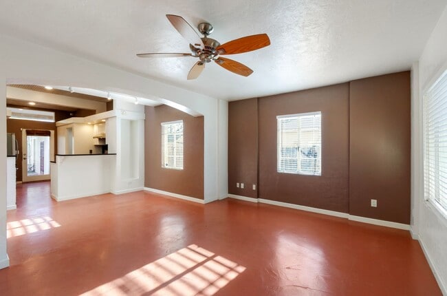 Building Photo - University Bungalow Rental