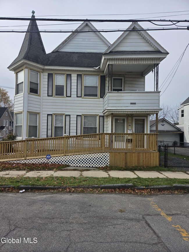 Building Photo - 48 Arnold Ave Unit 2