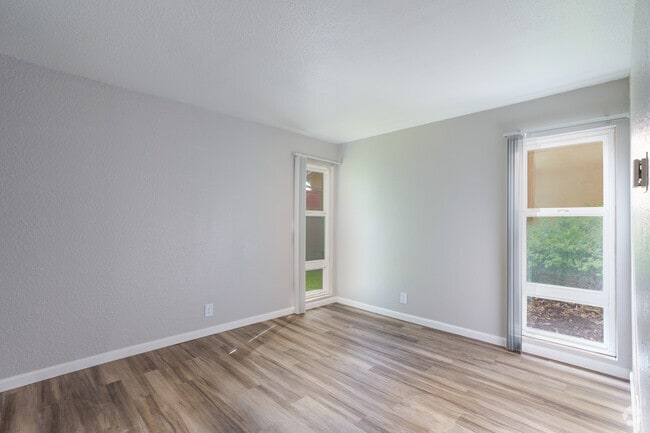 2BR, 1BA - 824SF - Primary Bedroom