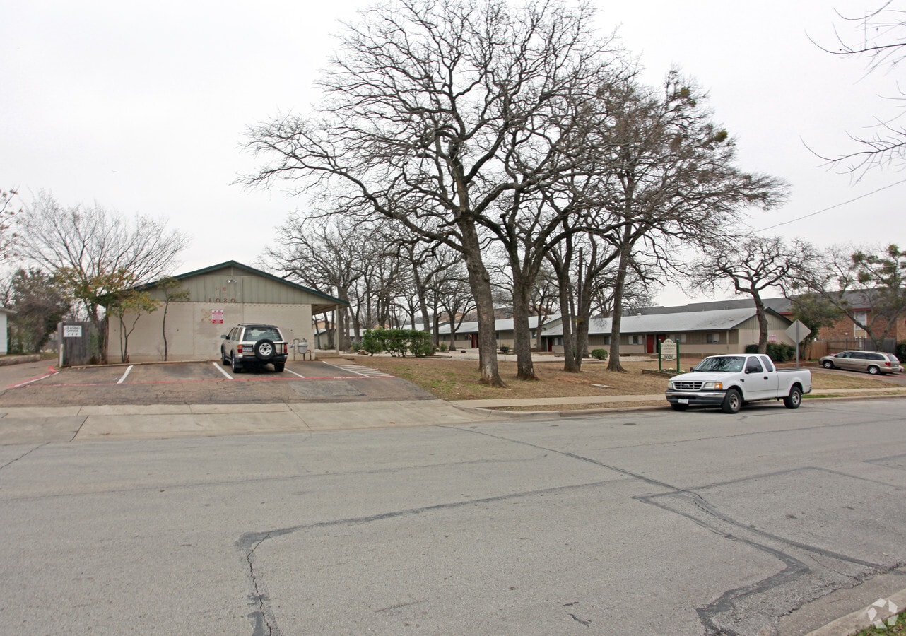 Oakwood Square Apartments - Oakwood Square Apartments