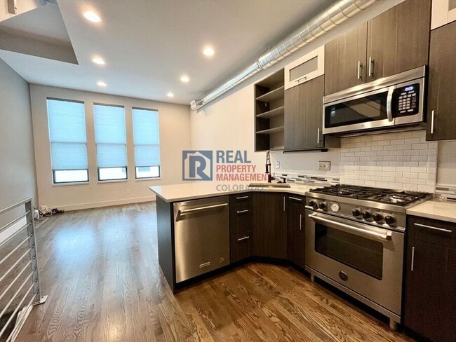 Building Photo - 961 33rd St Rental