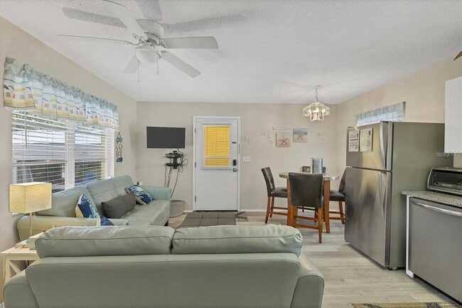 Photo - 301 Avenida Madera