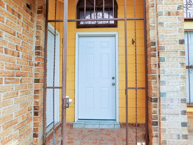 Photo - 726 Medina St