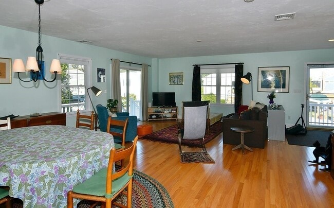 Photo - 18 D St