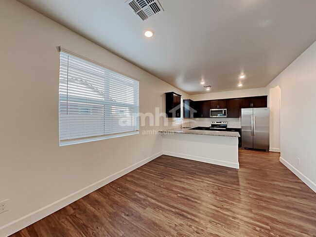 Photo - 684 W Laredo Ave