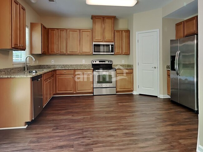 Photo - 136 Hamilton Ct