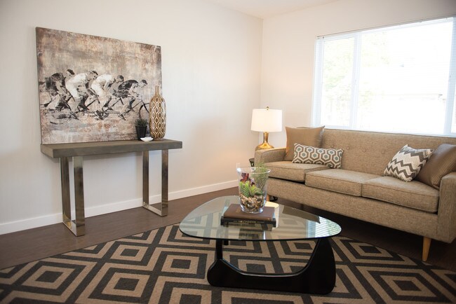 Brentwood y Pinecrest - Templeton Property Management, NFN Investments