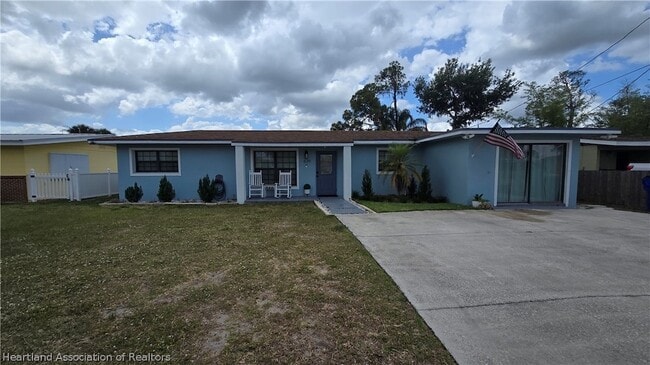 Building Photo - 639 Killarney Dr