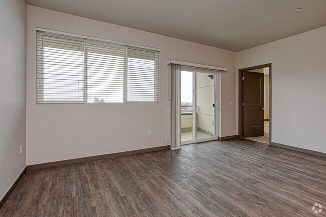 2BR, 2BA - 987SF
