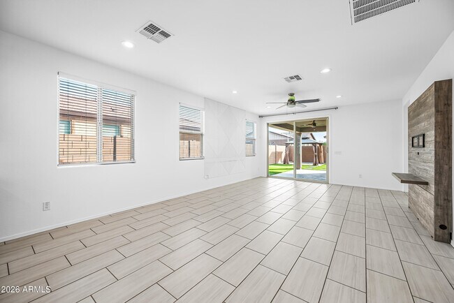 Photo - 10829 W Hadley St