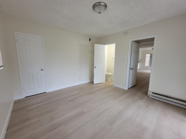 Photo - 13531 Wyandotte St Unidad 9