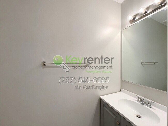 Photo - 810 Huntly Dr