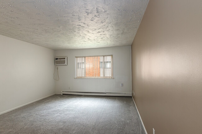 Building Photo - Colonial Place Apartments