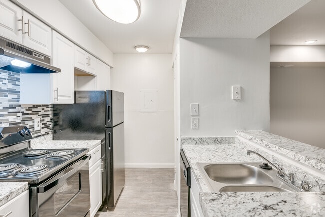 The Hub at 934 Apartments