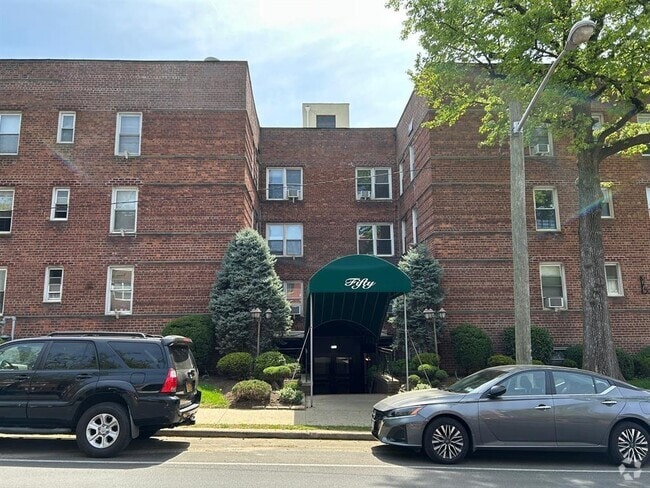 Building Photo - 50 S Middle Neck Rd Unit 1H Rental