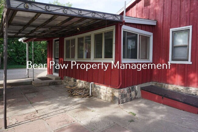 Photo - "Charming 3-Bedroom Retreat with 2 Baths in the Heart of Golden" Unidad B