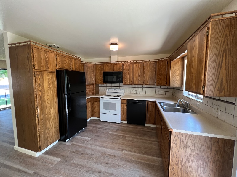 Photo - 1400 Kirkham Way