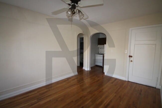 Photo - 851 W Wolfram St Unit 837-302