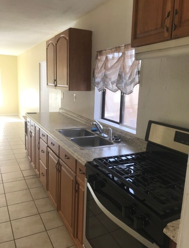 Photo - 106 E Vaughn Ave