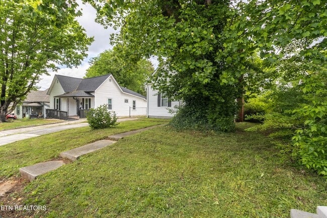 Photo - 2638 Barton St