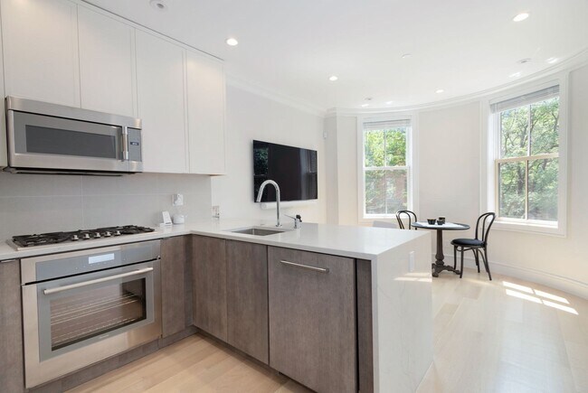 Photo - 53 Rutland Sq Unit 2