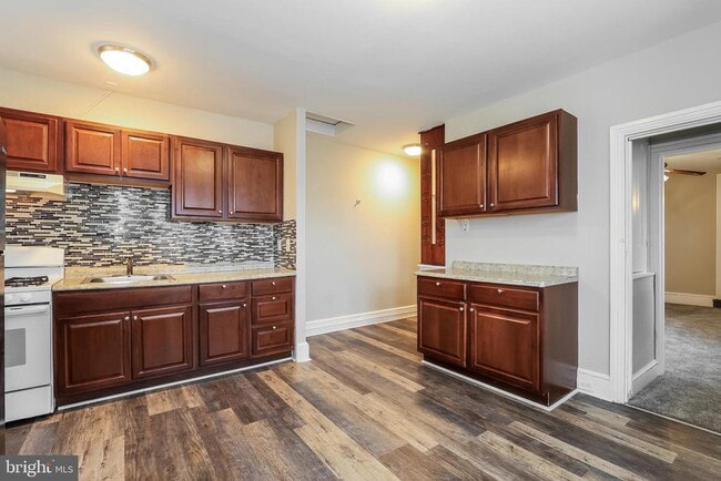 Photo - 212 E Broad St