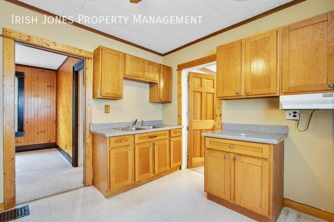 Photo - 58 Royal Ave Unit upper