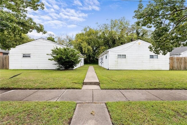 Building Photo - 1443 W 40th St