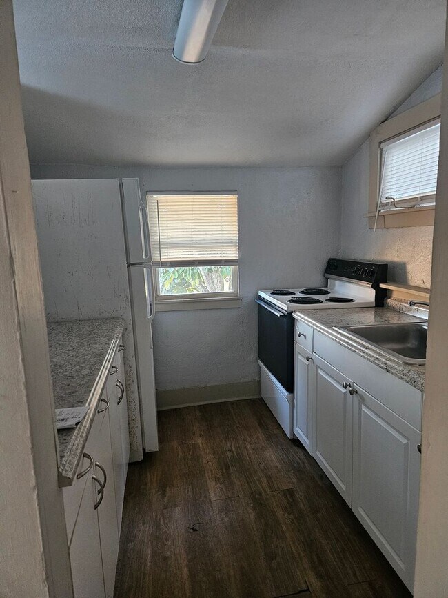 Photo - (FIRST MONTH FREE RENT) 1 BEDROOM 1 BATH  LOCATED IN DAYTONA BEACH