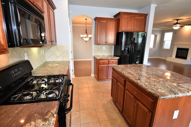 Photo - 3303 Southerland Rd