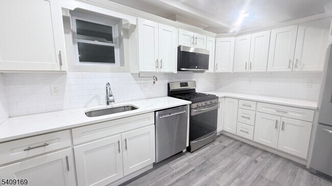 Photo - 549 Palisade Ave