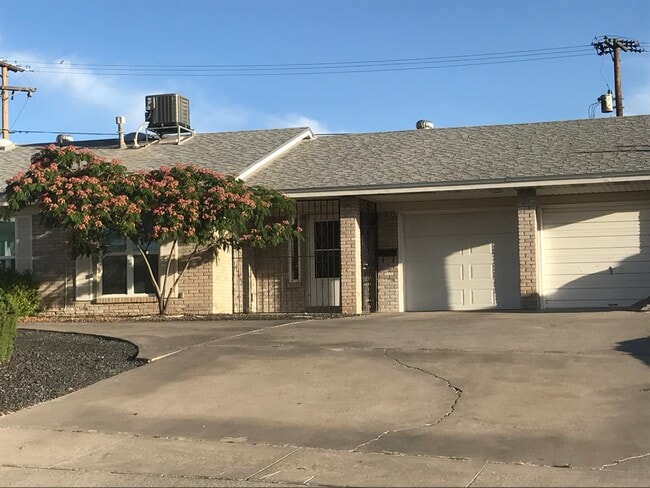 Building Photo - 10432 Seawood Dr