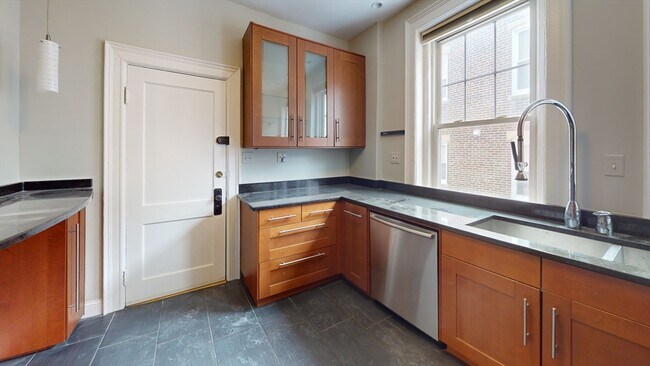 Photo - 79 Thatcher St Unit 2