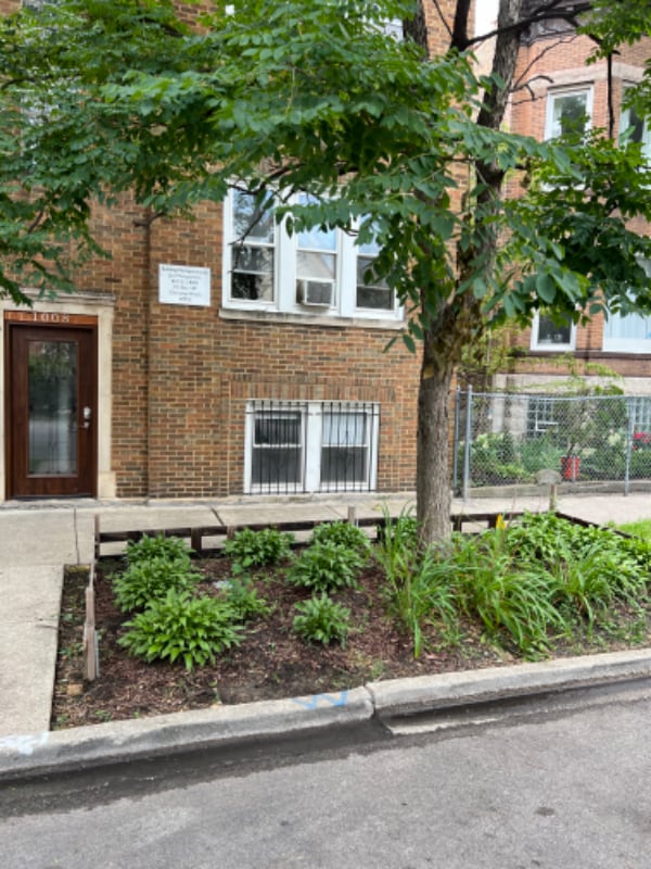 Building Photo - 1008 N Mozart St Unit Garden apartment