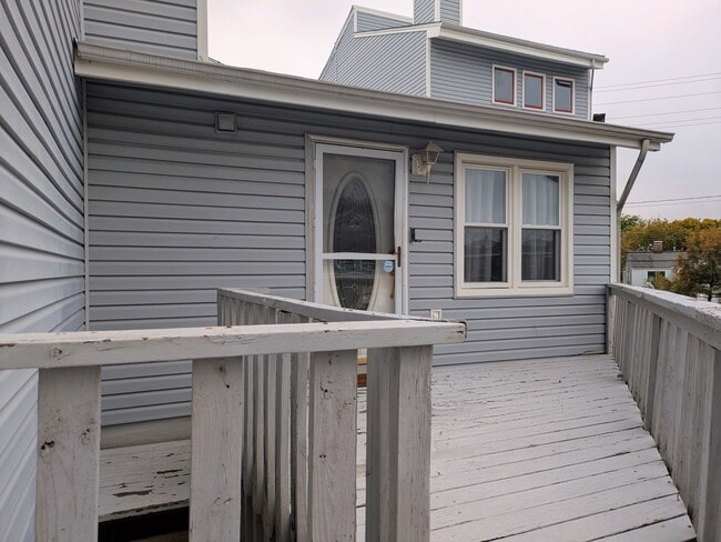 Building Photo - 1326 W Ocean View Ave Rental