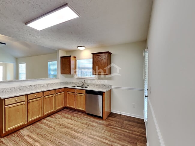 Photo - 504 Commendable Ln