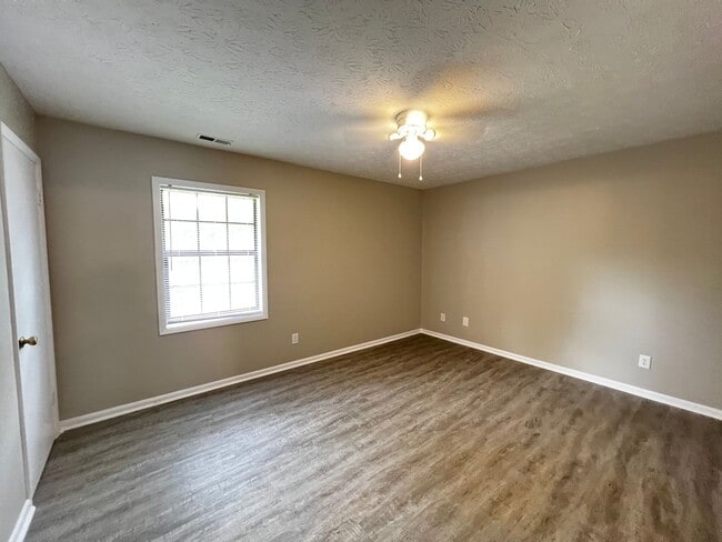 Photo - 1429-D Ireland Drive - No Pets