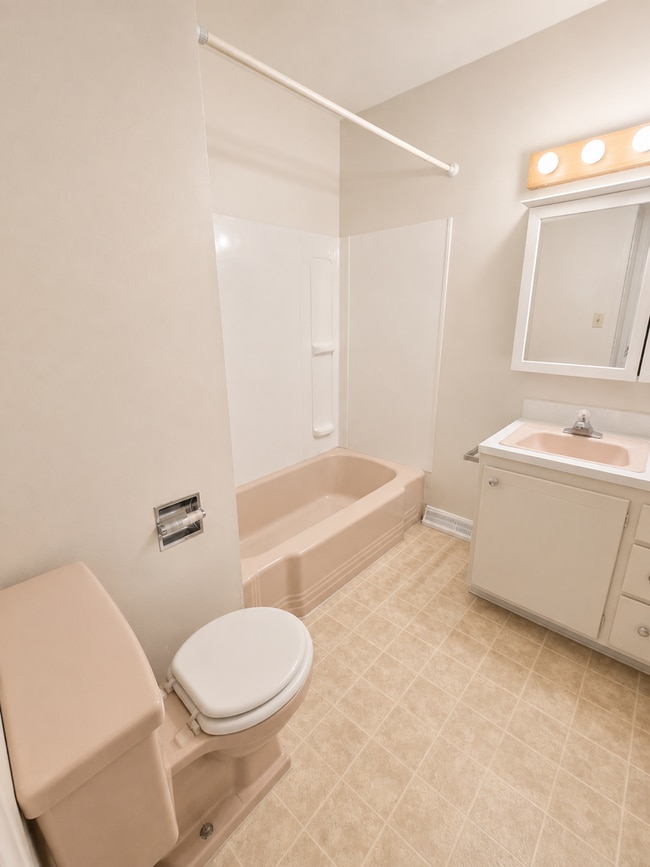 Photo - 932 Avenue B Unit 3