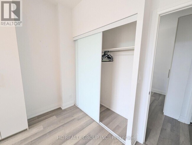 Photo - 7165 Yonge St Unit 111