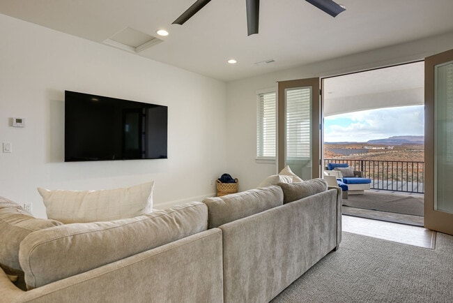 Building Photo - 6024 Beechwood Dr Unit SI FL2-ID1609155P