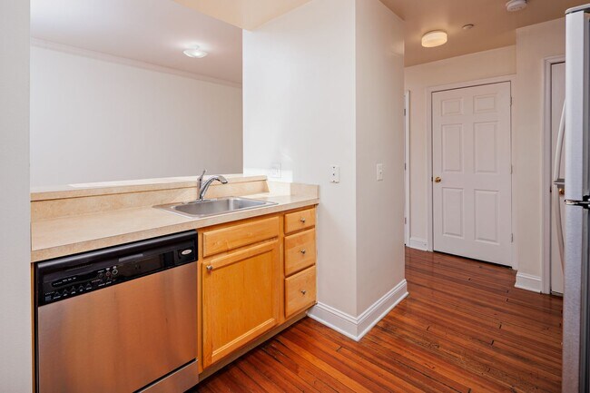 Building Photo - Charming 2 bedroom in Mt Vernon Unit 341-110 Rental