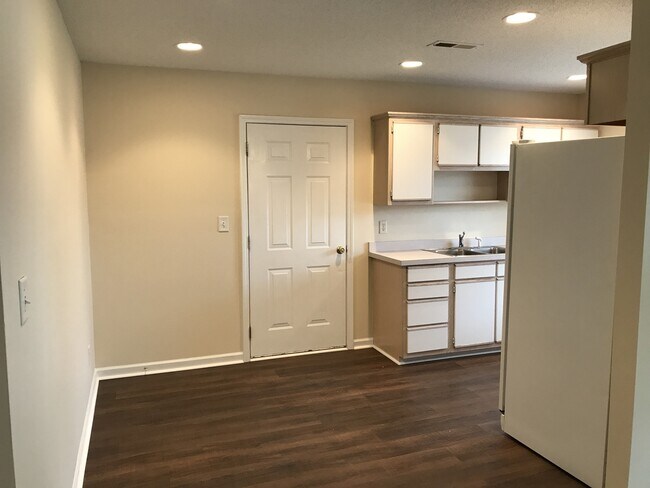 Photo - Pet Friendly 3 Bedroom, 2 Bath Home with Garage and Fenced In Back Yard!