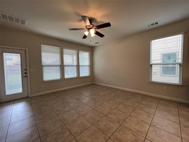 Photo - 1325 Meadowsouth Ln