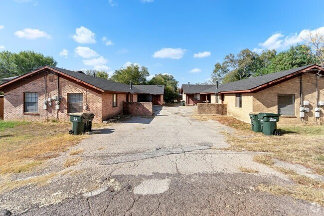 Building Photo - 1120 Hazelton St Rental