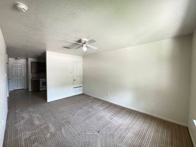 Photo - 206 Veterans Ave Unidad B