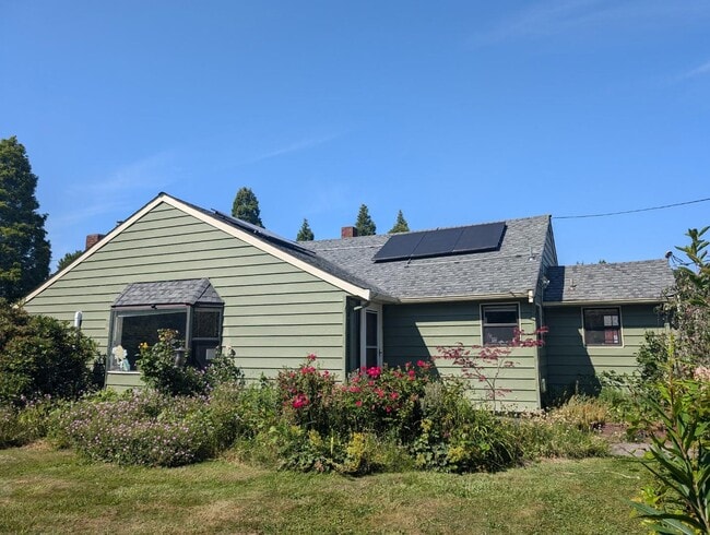 Photo - 1740 Marine Dr House